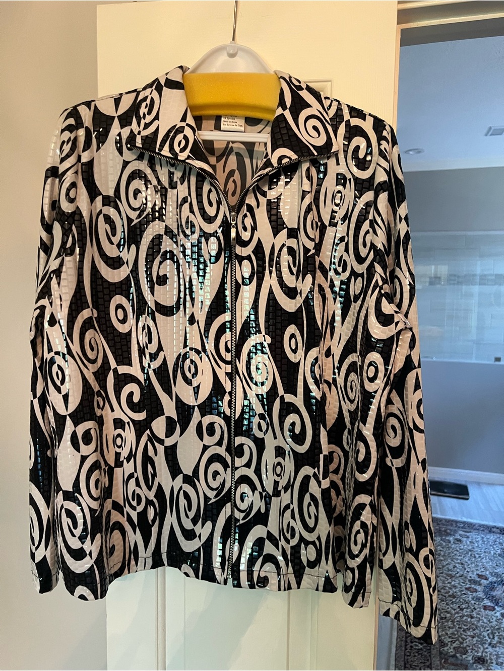 Misook Black & White Swirl Zip-Front Women’s Shirt